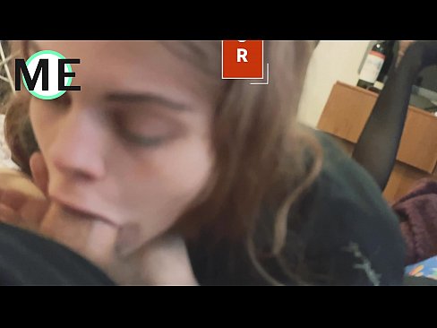 ❤️ Πούτσος στο λαιμό της, σκισμένο καλσόν και σκισμένα τακούνια στο el.redpornpictures.ru